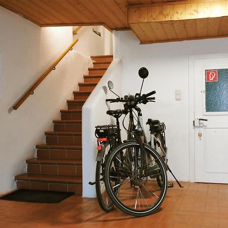 Helles Apartment Fuer 1-2 Pers. Mit Parkplatz Und Wifi Kraiburg am Inn Esterno foto