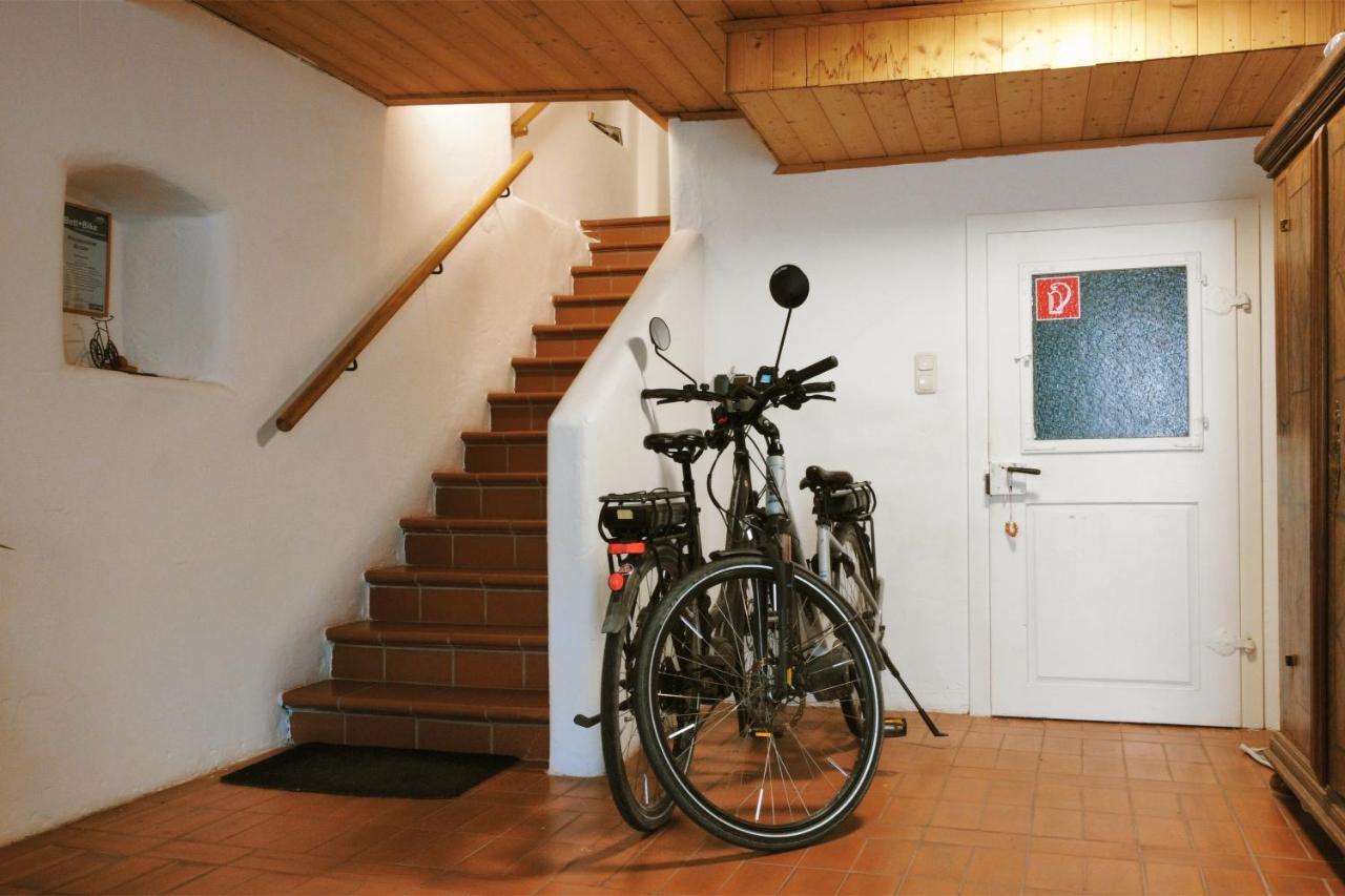 Helles Apartment Fuer 1-2 Pers. Mit Parkplatz Und Wifi Kraiburg am Inn Esterno foto