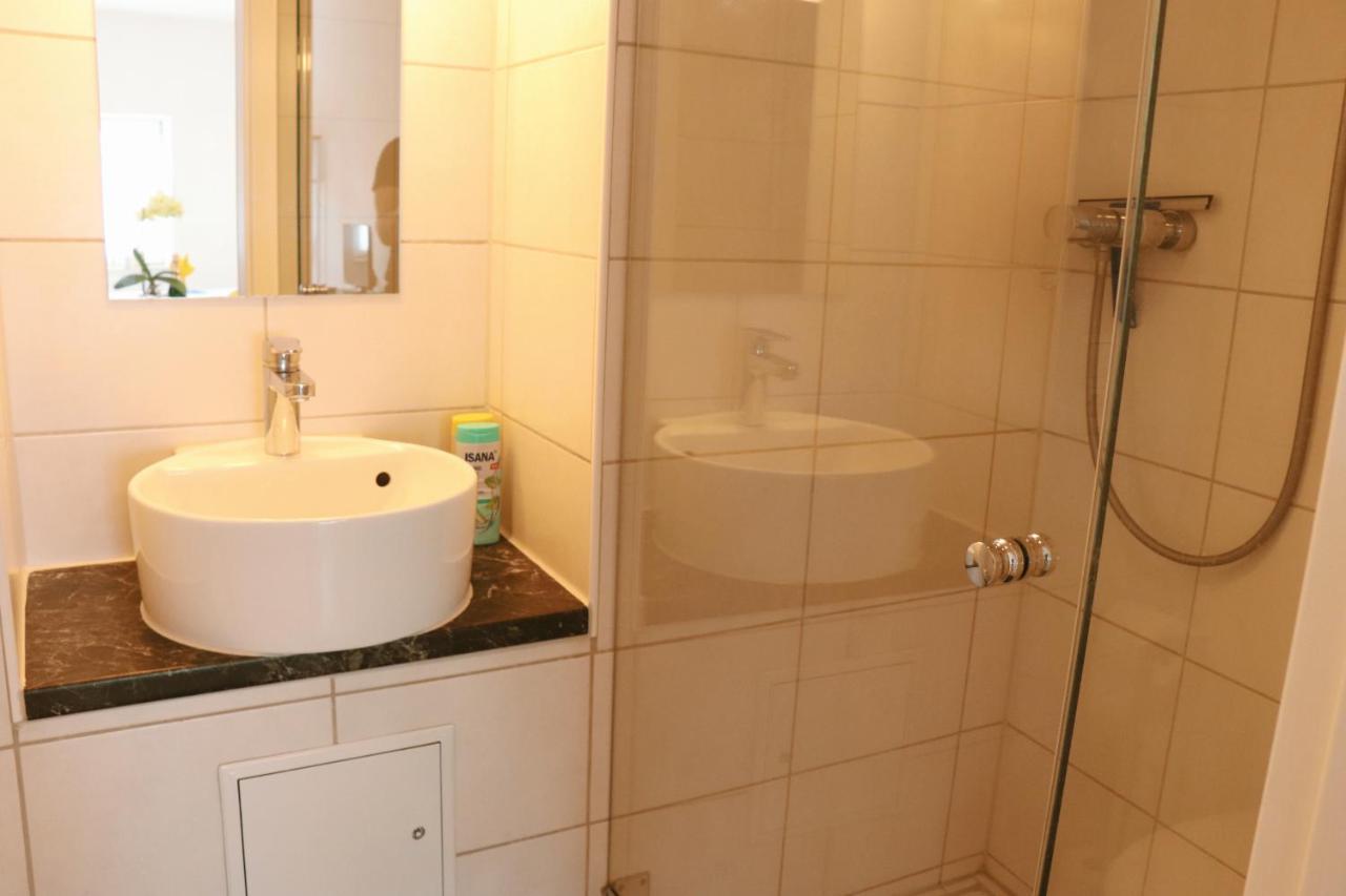 Helles Apartment Fuer 1-2 Pers. Mit Parkplatz Und Wifi Kraiburg am Inn Esterno foto