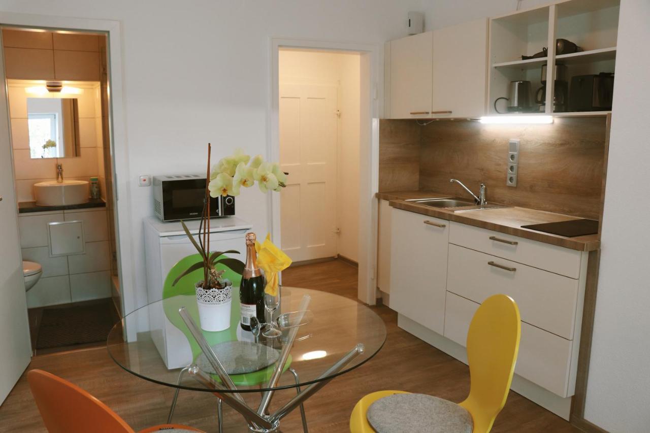 Helles Apartment Fuer 1-2 Pers. Mit Parkplatz Und Wifi Kraiburg am Inn Esterno foto
