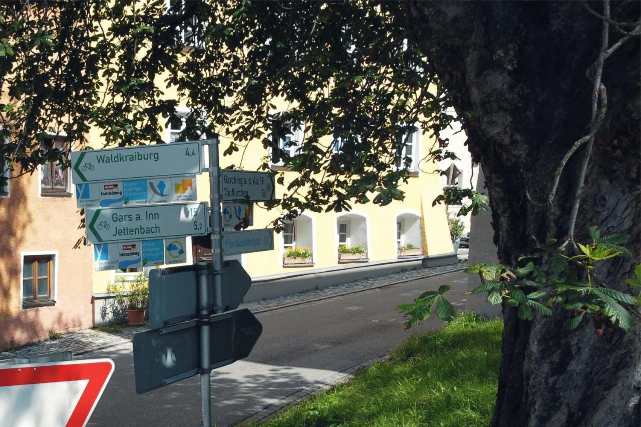 Helles Apartment Fuer 1-2 Pers. Mit Parkplatz Und Wifi Kraiburg am Inn Esterno foto