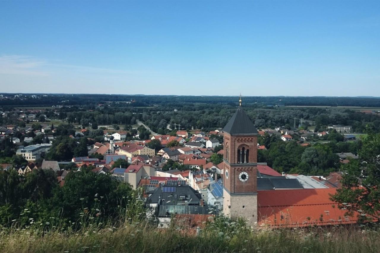 Helles Apartment Fuer 1-2 Pers. Mit Parkplatz Und Wifi Kraiburg am Inn Esterno foto
