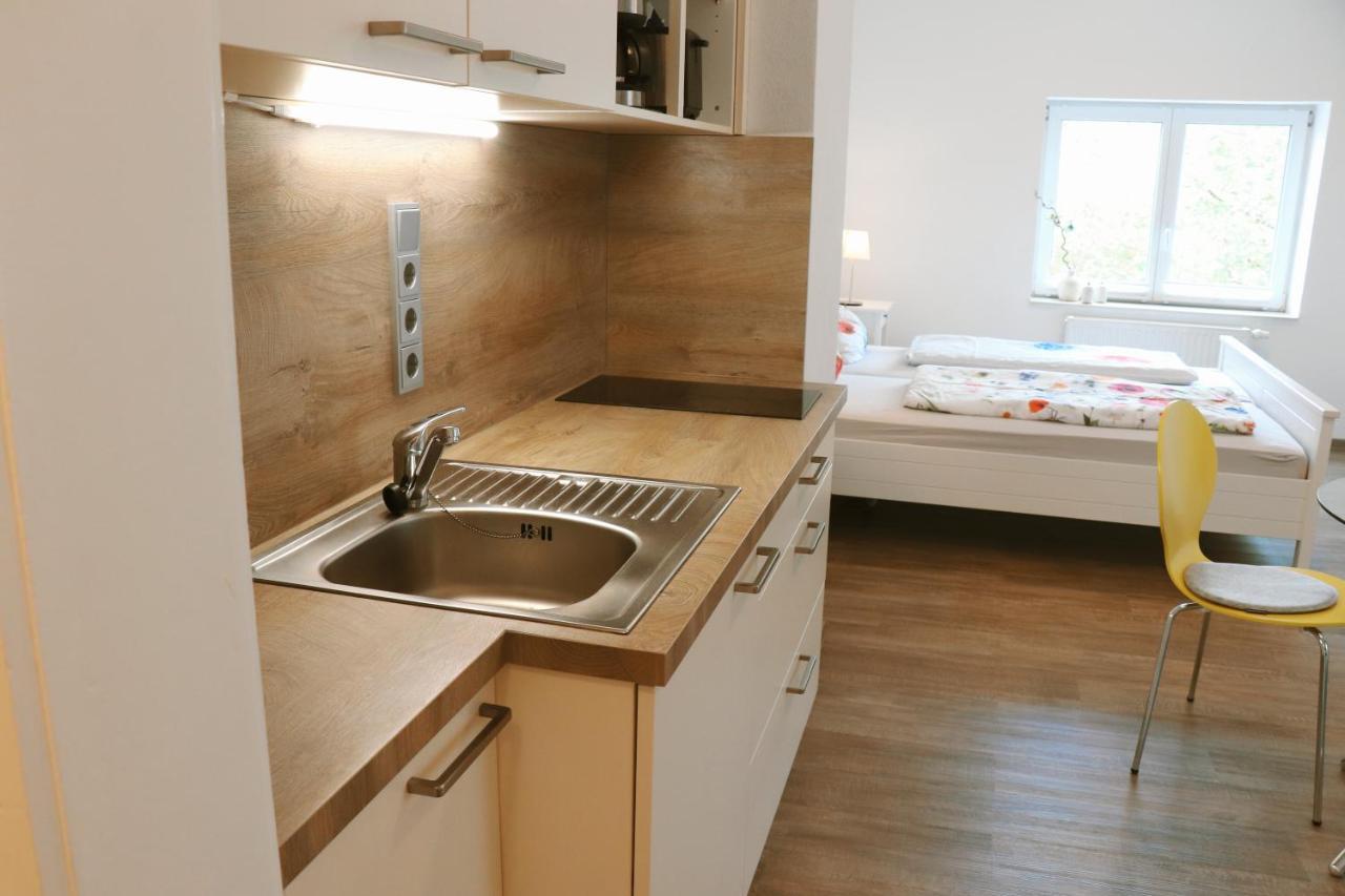 Helles Apartment Fuer 1-2 Pers. Mit Parkplatz Und Wifi Kraiburg am Inn Esterno foto