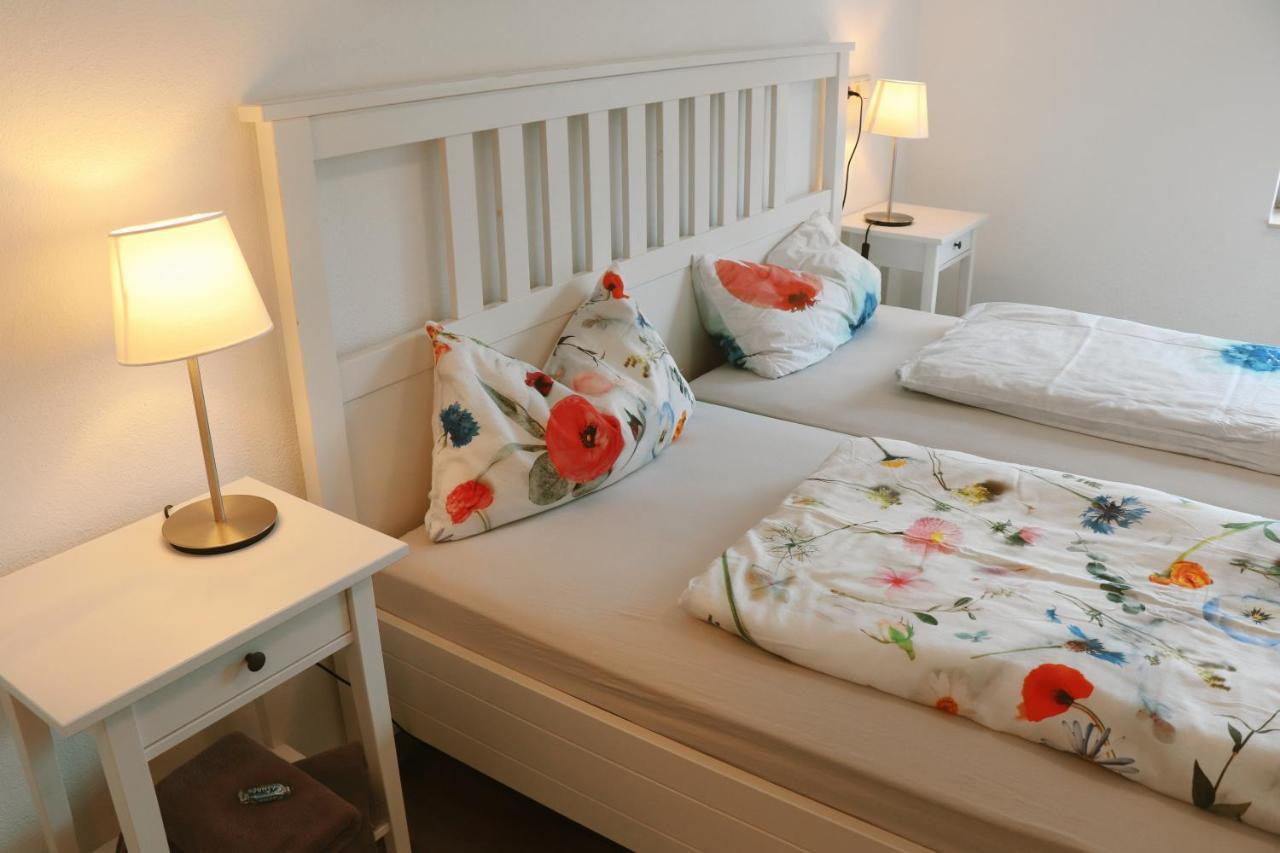 Helles Apartment Fuer 1-2 Pers. Mit Parkplatz Und Wifi Kraiburg am Inn Esterno foto